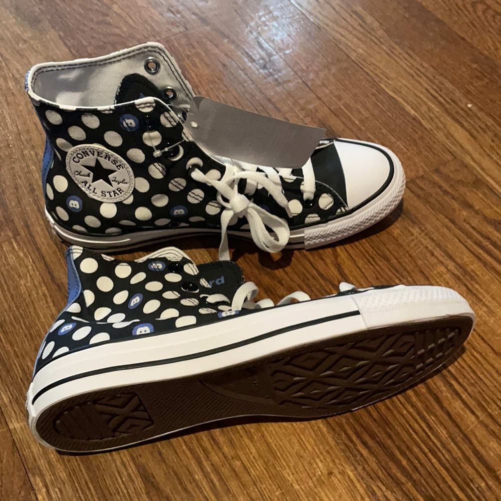 Exclusive Discord x Converse collab sneakers (New)